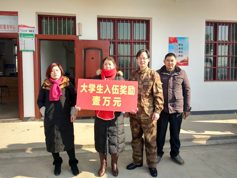 高中生当义务兵两年退伍费多少钱,大学新生两年义务兵都有什么待遇