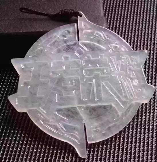 价值240万非洲的原木,雕刻成品出来后震惊全场,一片心疼声!