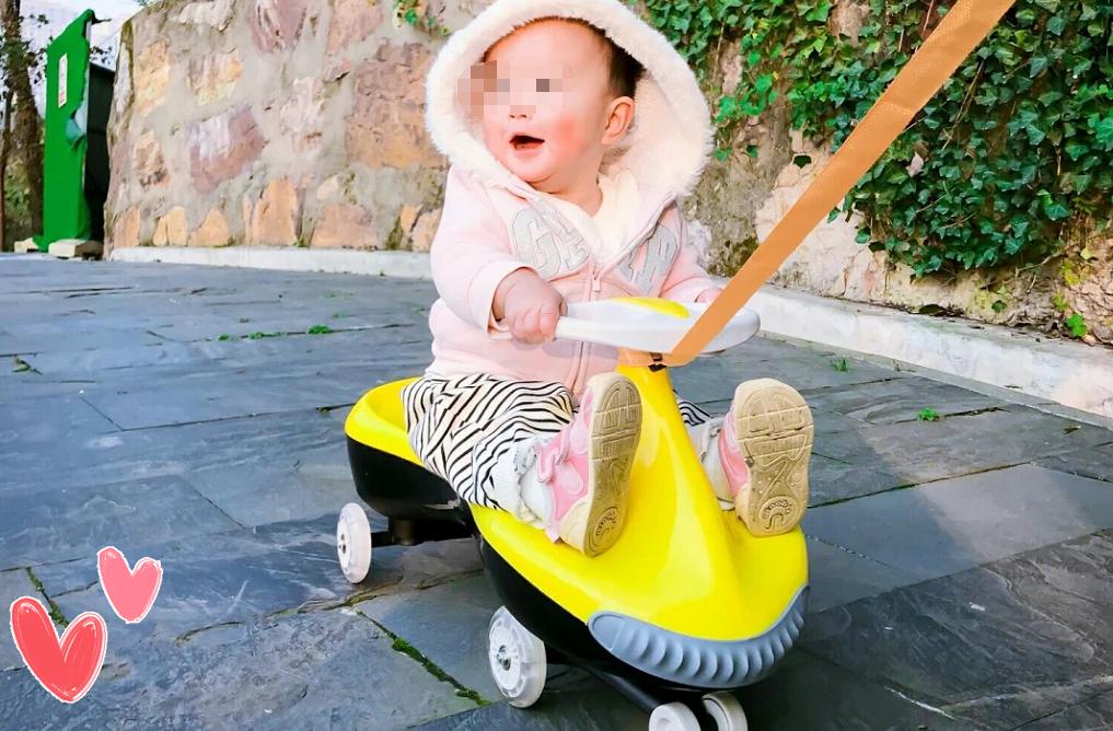 一岁半买滑板车扭扭车还是平衡车,三轮车滑板车扭扭车平衡车