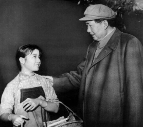 毛主席不登黄山之谜，张治中追悔莫及：我不该说不坐滑竿不行啊