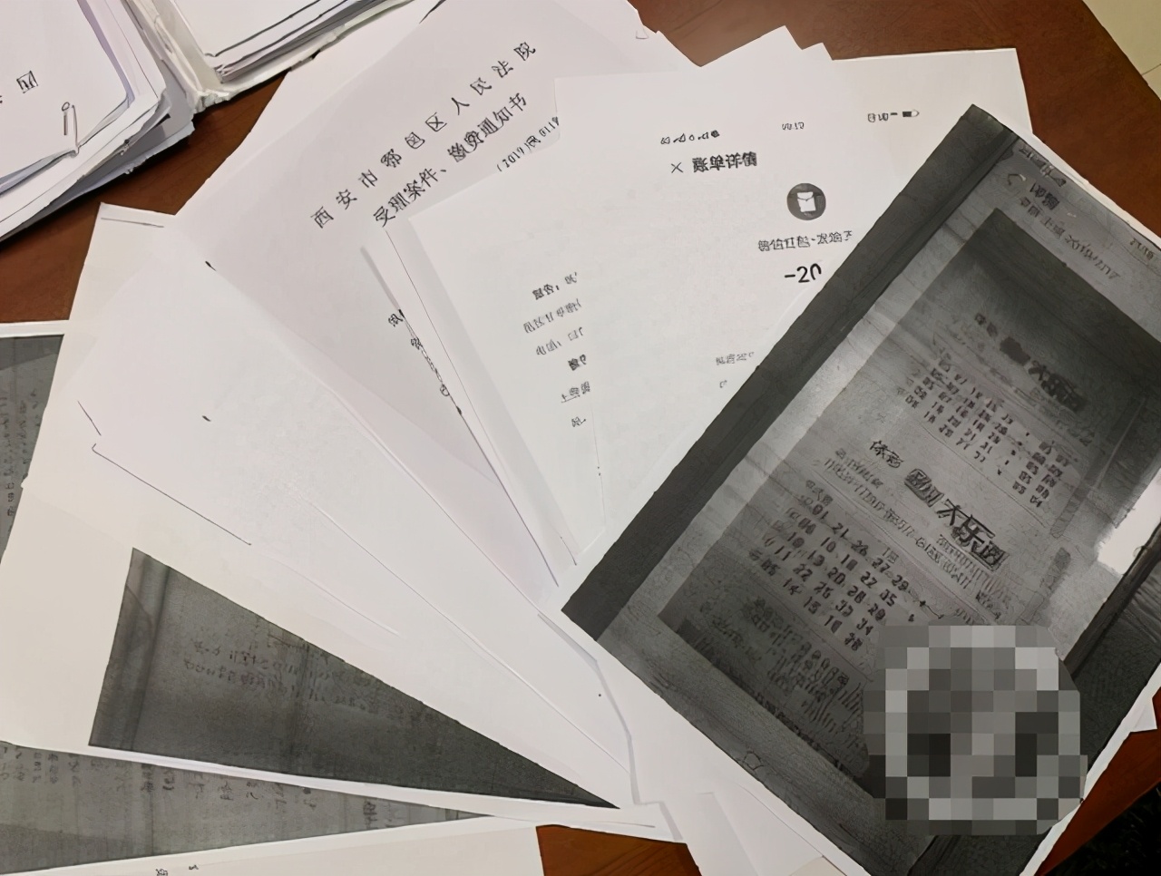 男子买彩票中百万大奖彩票店忘买,男子彩票中600万竟被店主领走