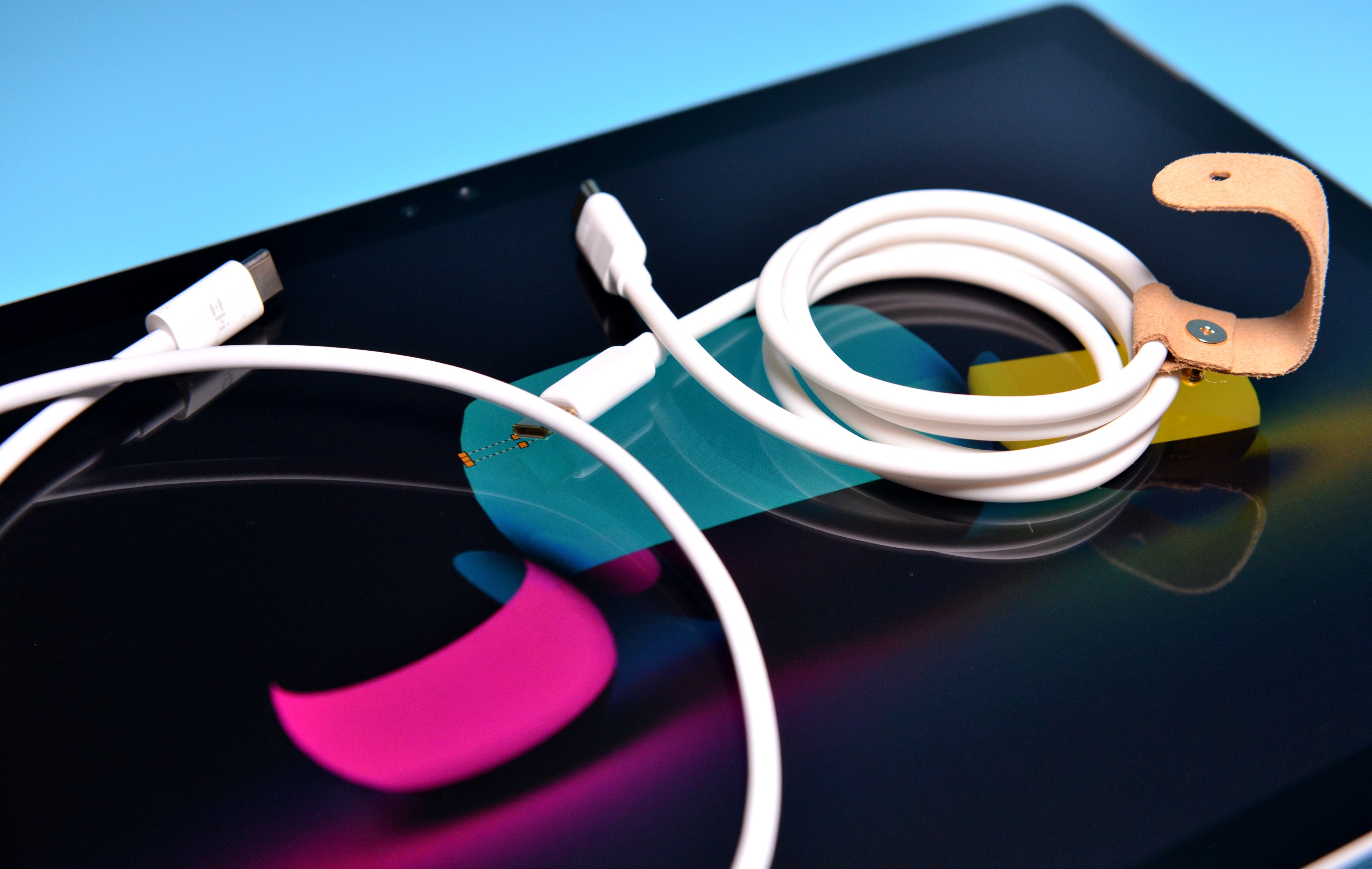 视觉清凉、温婉圆润的“小冰块”——UIBI柚比迷你快速充电器