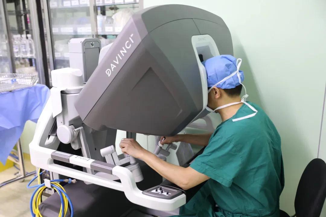 全国县域首例机器人辅助手术,西南医科大学附属医院机器人手术