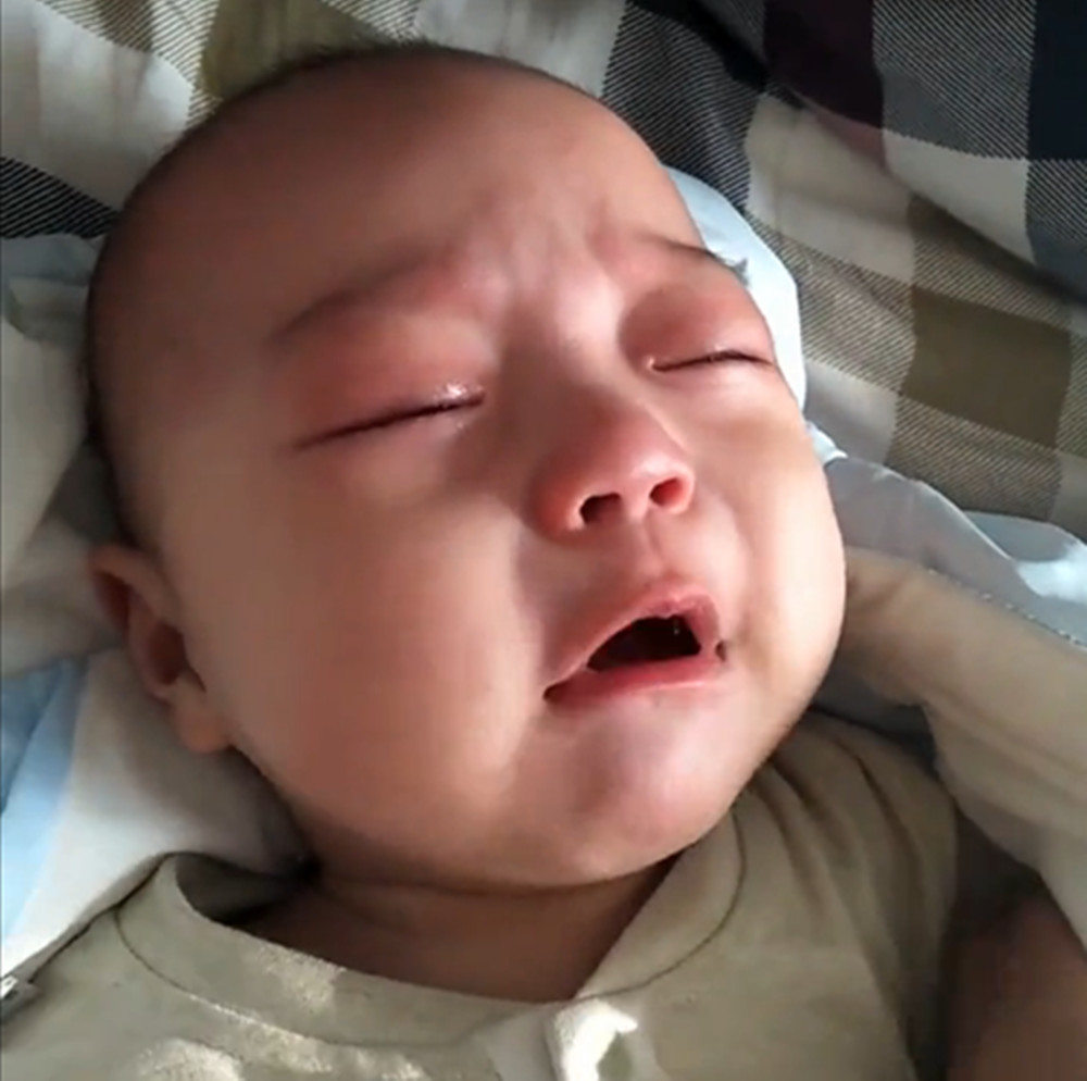 3个月宝宝饿了不愿喝奶,3个月宝宝不肯喝奶一喝就哭