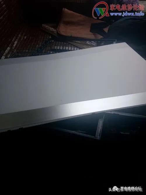 海信32k300液晶电视拆屏,拆65寸电视屏幕最好的方法