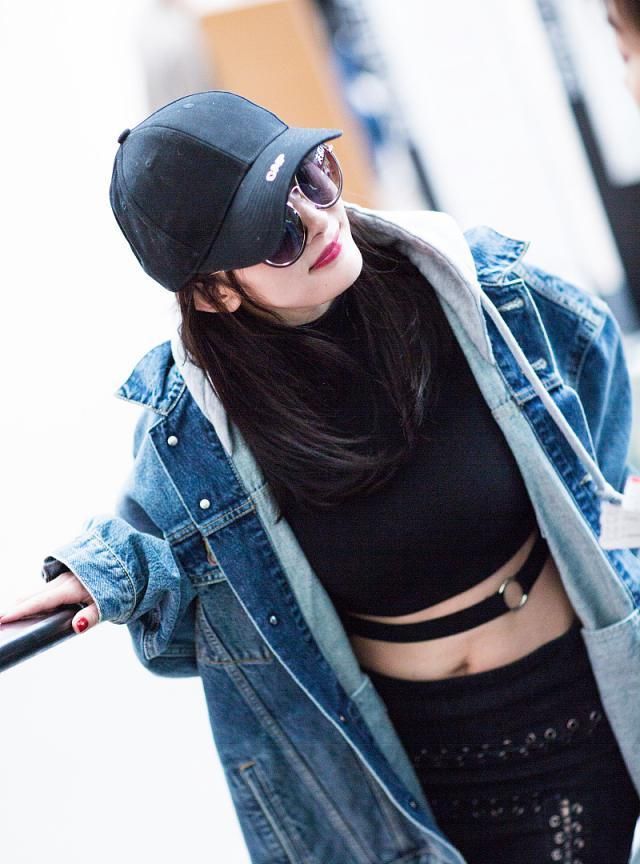 杨幂秀身材露脐装,杨幂露脐装露肚子