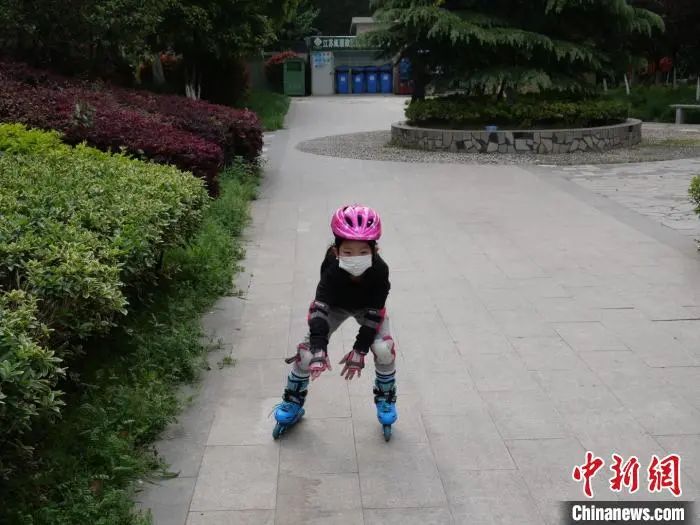 六岁中国吉他女孩凭啥圈粉百万引各国音乐家“合奏”?