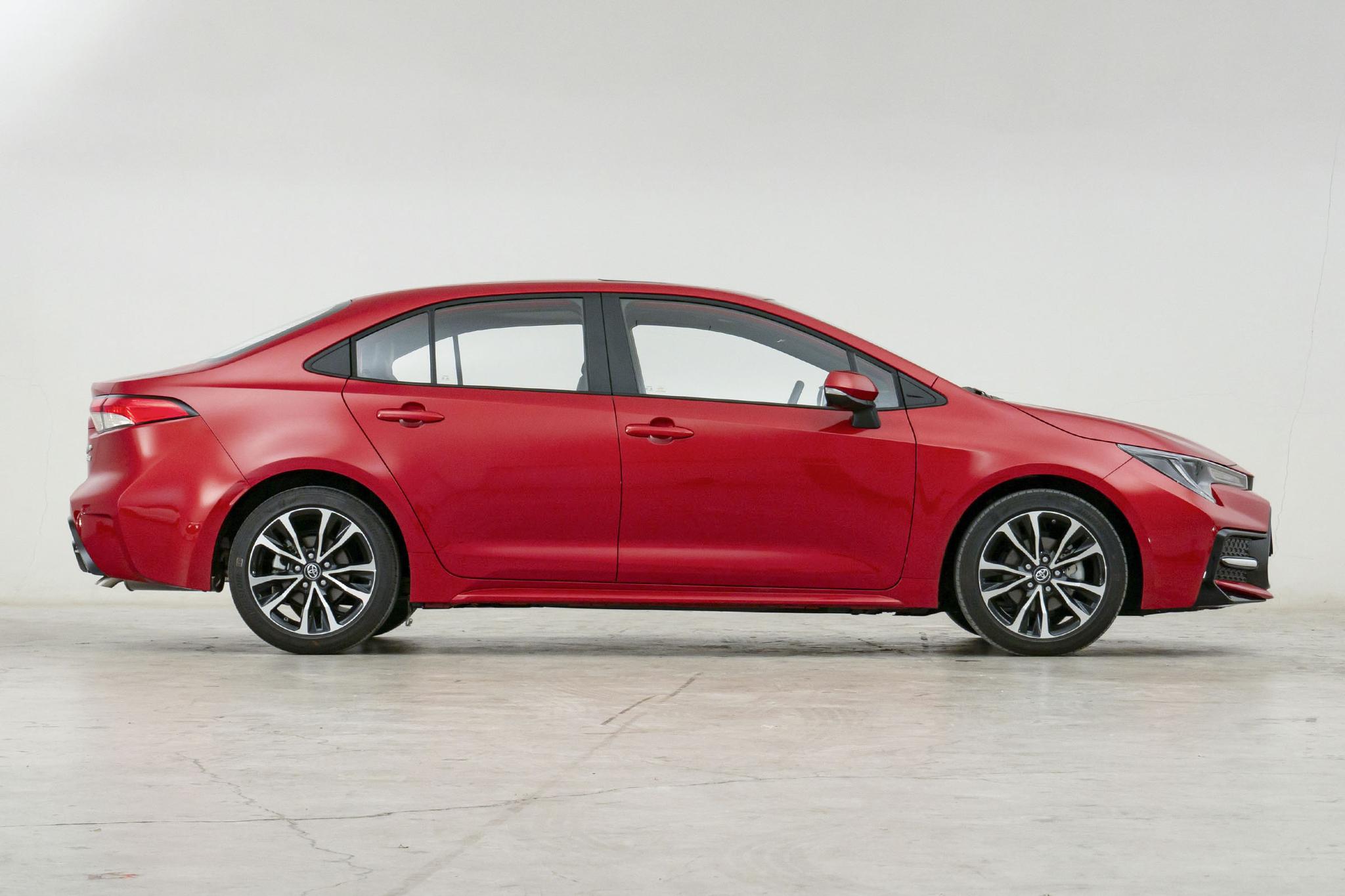 丰田雷凌双擎口碑怎么样,雷凌1.2和1.5哪个销量多