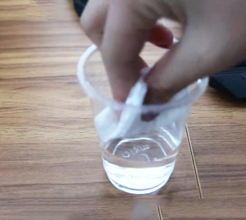 笔记本电脑屏幕脏了用什么擦,电脑屏幕脏了用酒精擦可以吗