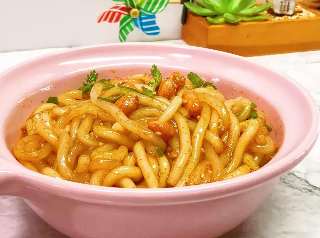 酸辣土豆粉重庆正宗酸辣味做法,酸辣土豆粉热乎乎的超开胃