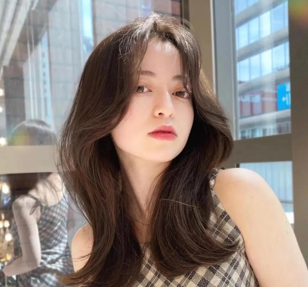 怎样剪刘海扎起来不嫌脸大,剪个刘海拯救一张脸