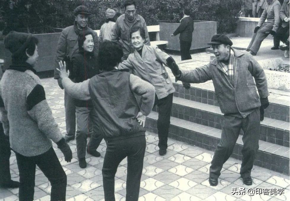 街头蹦迪最火,为什么蹦野迪在年轻人之间兴起