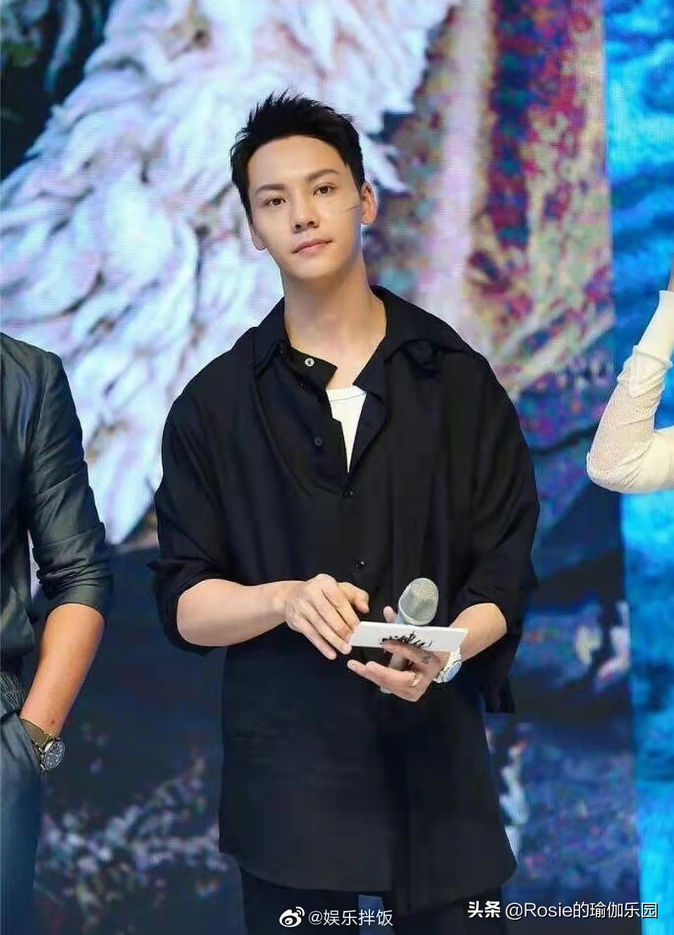 金晨瘦背瘦手臂,金晨又成功穿出三七分比例身材