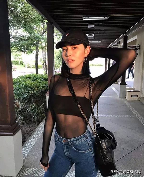 她不愧是泰国最美“芭比”,肚兜裙配网袜秀身材,展现绝佳臀腰比