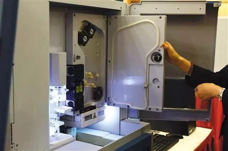 他曾靠一包咸菜侦破*门惨灭**案,*加爵马**、周克华都因他落网