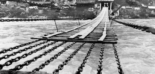 泸定桥铁索有多长,泸定桥铁索一根多重