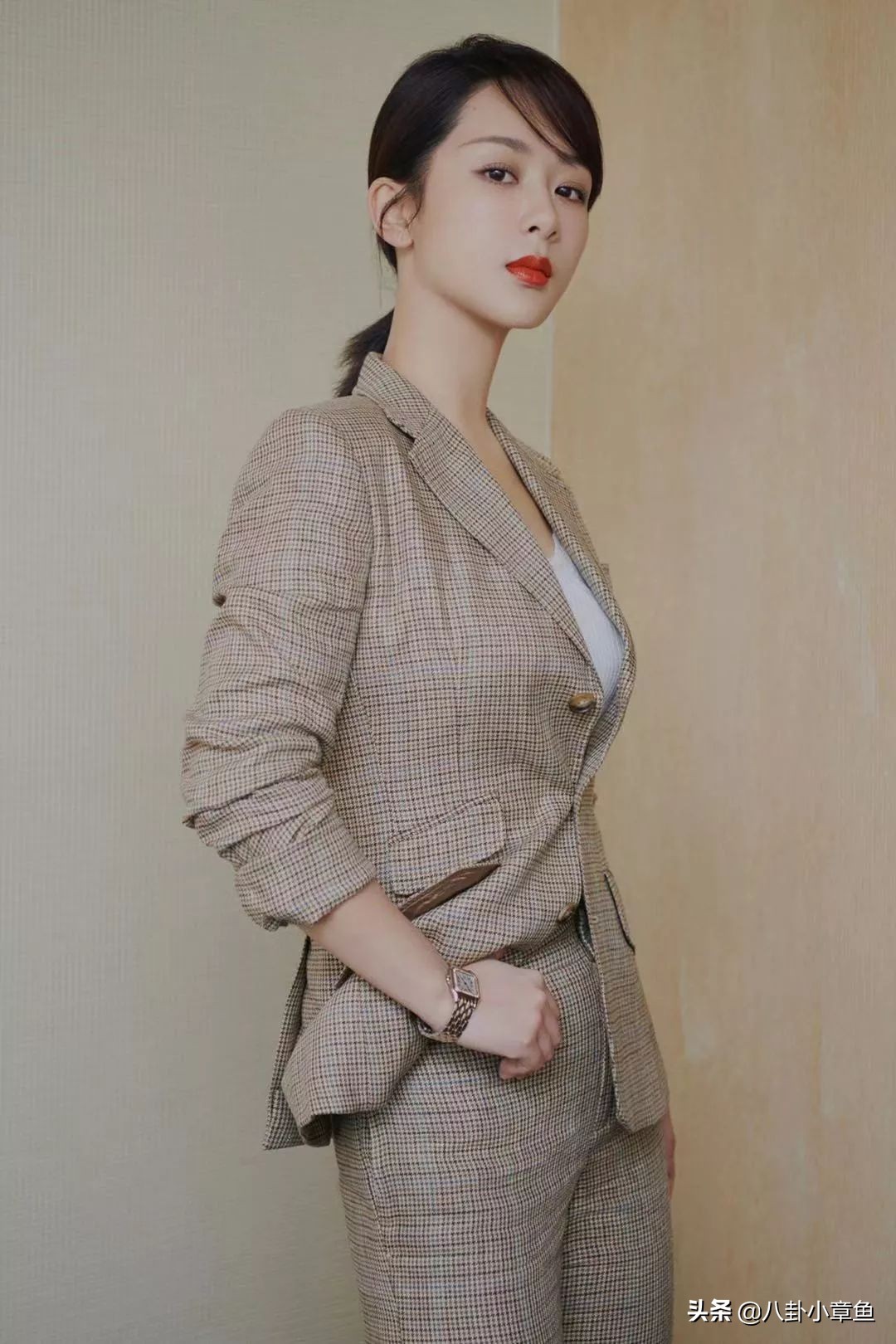 杨幂鱼尾辫高清壁纸,杨幂鱼尾辫发型火了