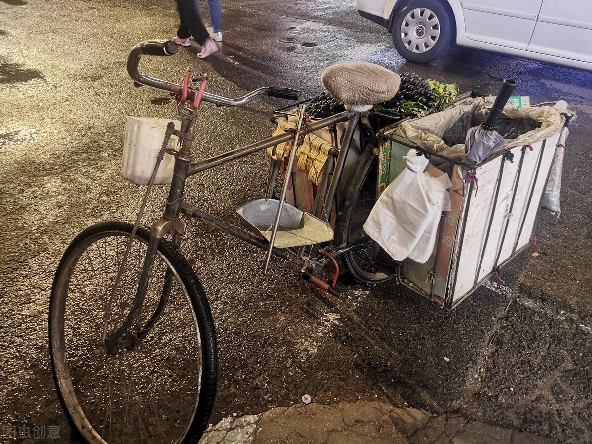 二八自行车记:车把前面安个筐,车座下面放块布,后座上面绑根绳