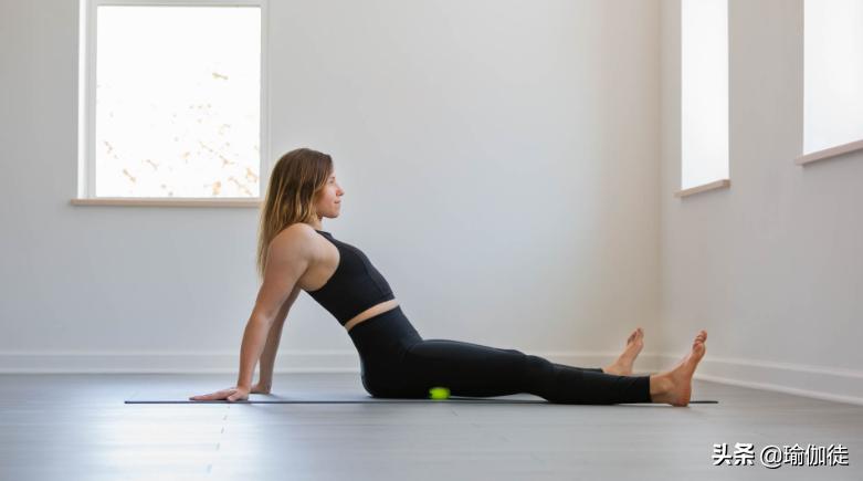 大腿后侧腘绳肌肉僵硬拉伸动作,腿僵硬怎么练腘绳肌