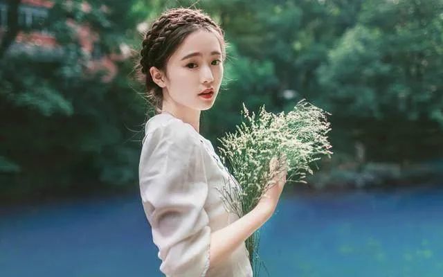 天空下雨了该怎么办,如果外面下雨了怎么办在哪躲雨