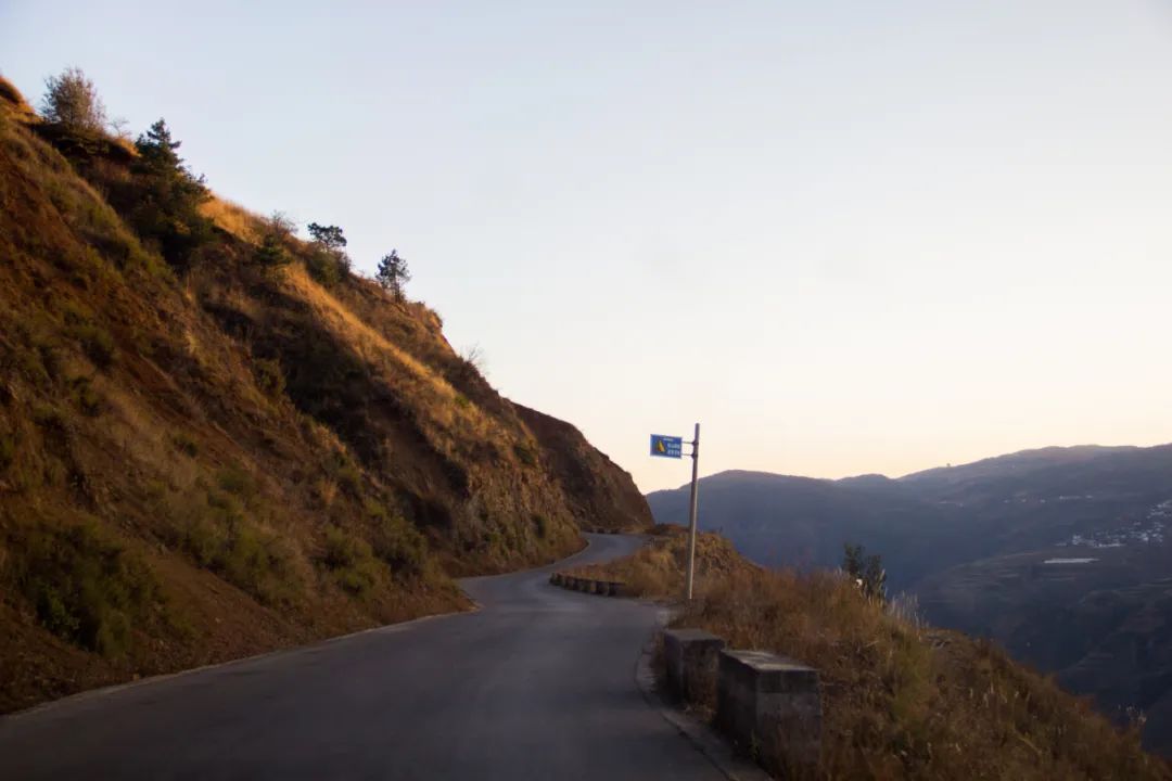 东川红土地在哪里观赏最好,昆明东川红土地攻略