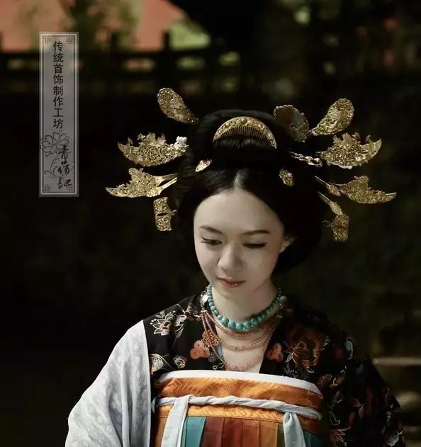 她用传承四千年的錾花技术，复原了红楼首饰