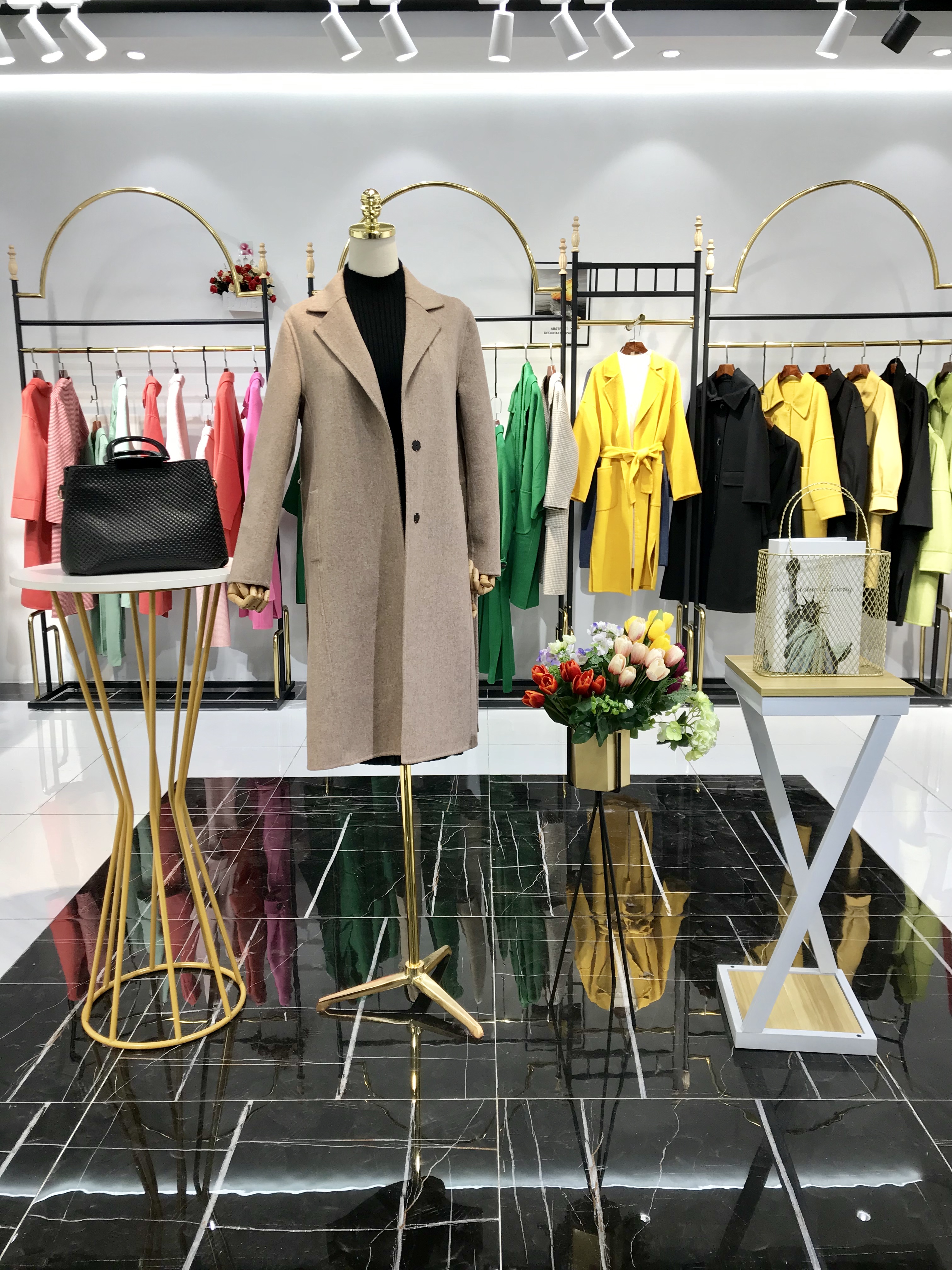 顶级双面羊绒大衣品牌女装尾货,广州双面羊绒大衣尾货批发市场