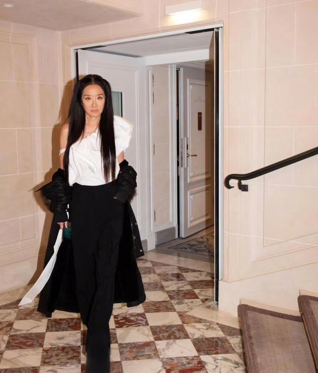 婚纱女王王薇薇72岁真实照片,婚纱女王王薇薇72岁原图