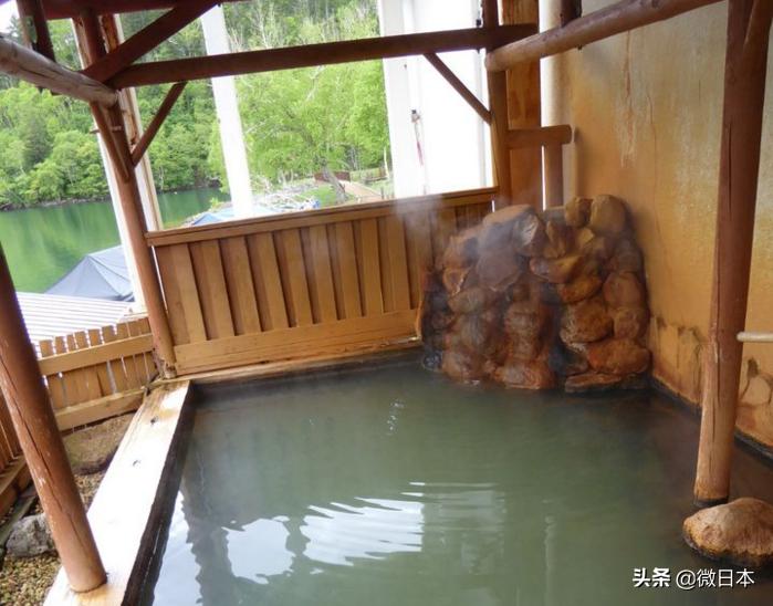 轻奢极简露天温泉,超梦幻的露天温泉