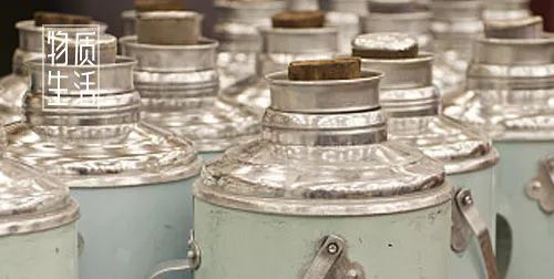 你永远不知保温杯里装什么,成年人的保温杯带吸管