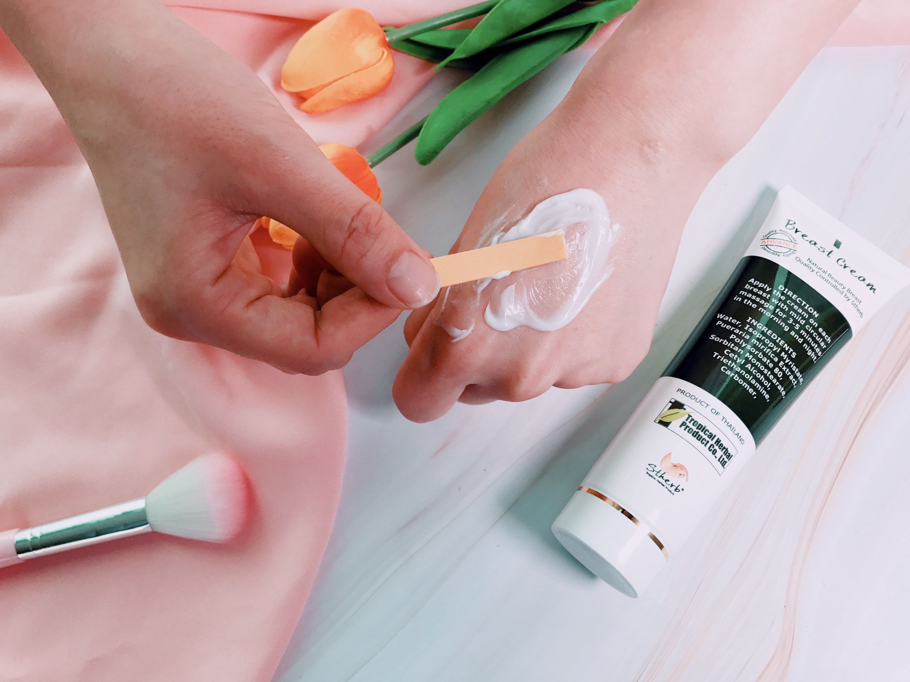 宝伊丰丰胸和圣荷丰胸哪个好,想要丰胸按什么穴位