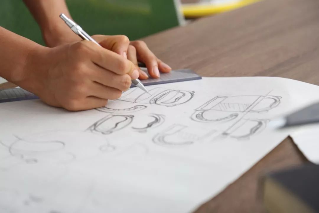 90后的我月薪10w,90后的我月入两千