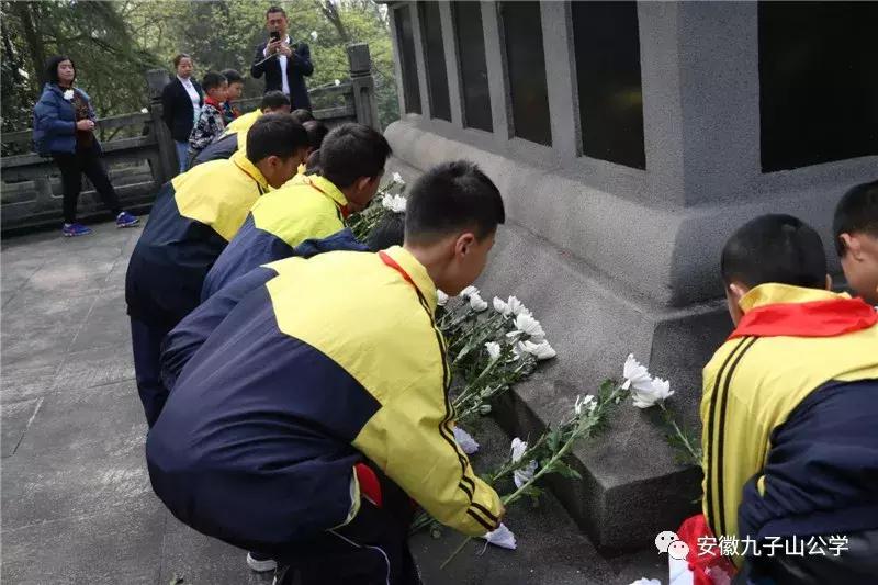 雨花台烈士陵园扫墓活动,祭扫烈士纪念碑团日活动