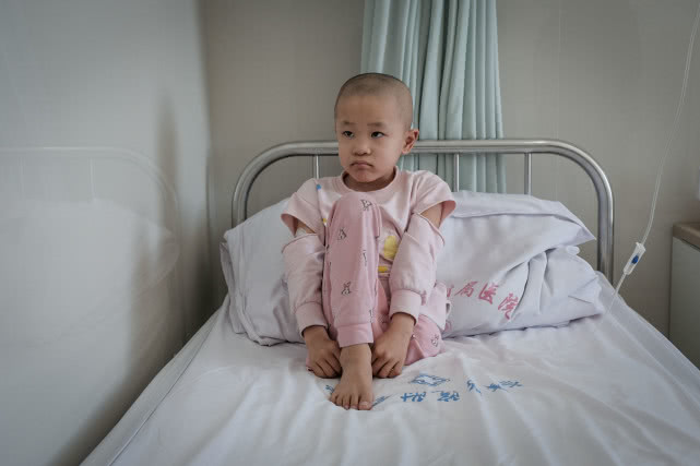 “妈妈，只要不疼，我这条腿就不要了”，女孩截肢后还想照顾妈妈