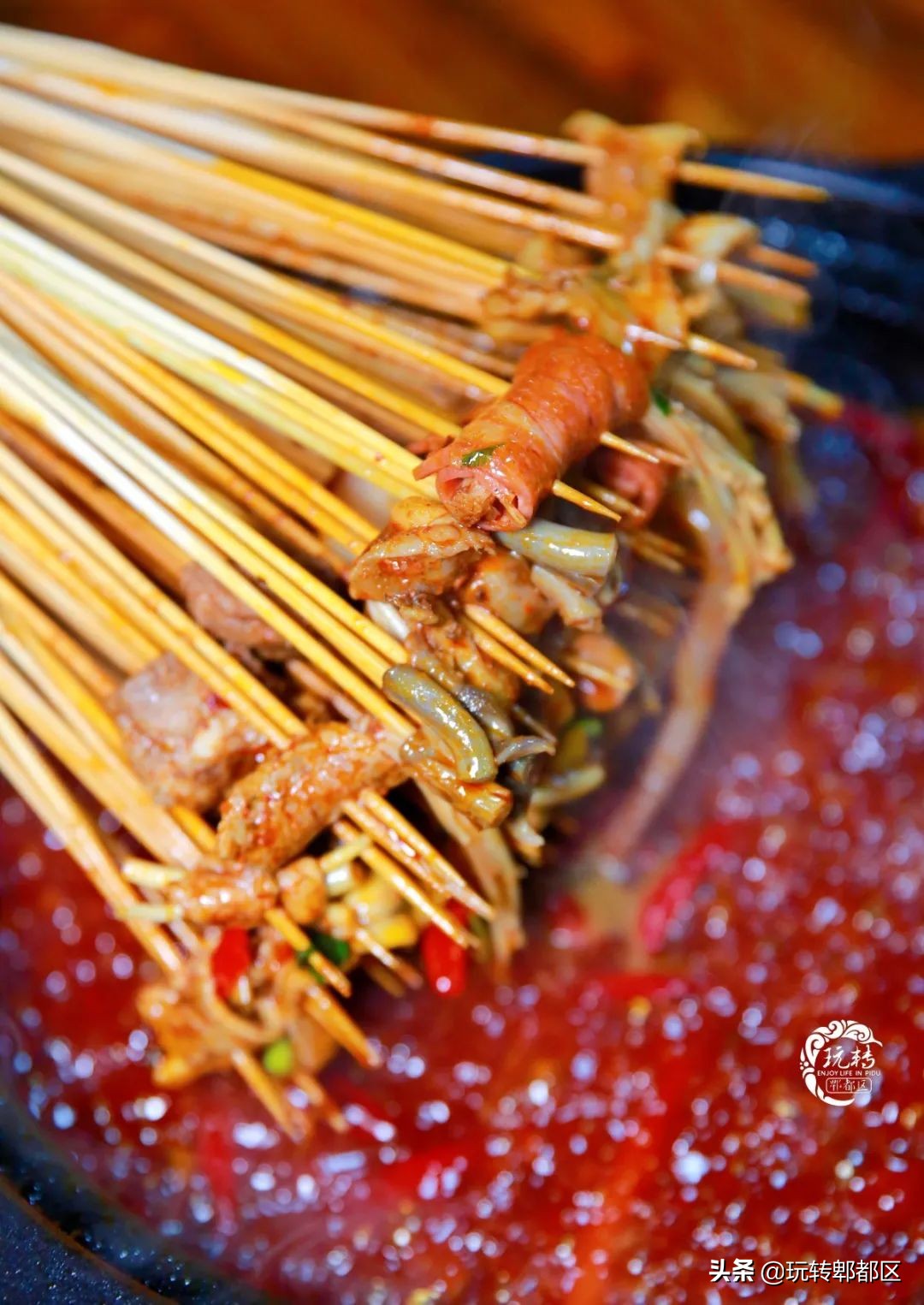郫都西门新开砂锅串串，来“老屋头”，涮人情味儿