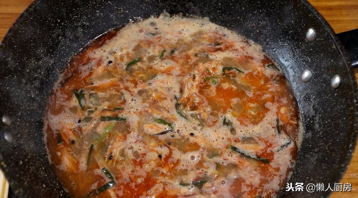 剥完虾仁,壳儿不要扔,这样简单一做,比浓汤宝还鲜,简单又好学