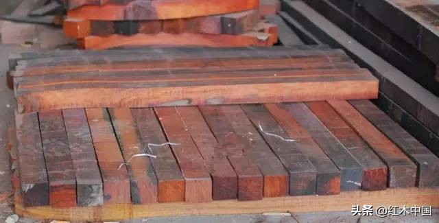 同样胡桃木家具价格相差,红木家具回收价格和原价差多少