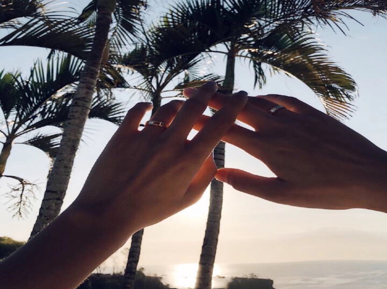 爱是想触碰又缩回手出自哪里,爱无能治愈方法