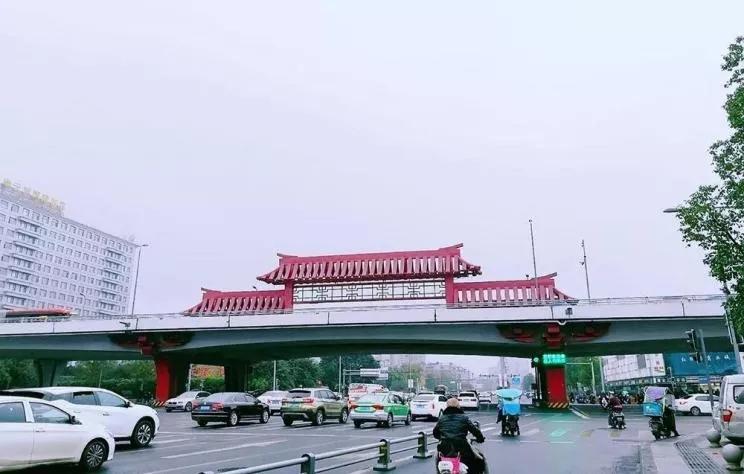 等了十年的搬迁,成都红牌楼西部汽车城好久搬迁