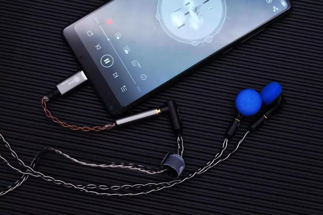 或许比原厂还要好一些：我的iPhone12的“高冷”配件们