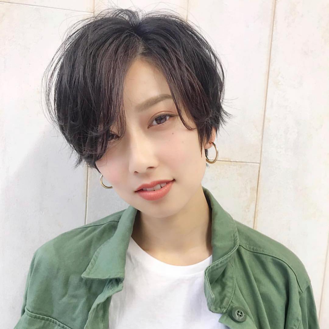 脸大圆的女生发质少适合什么发型,适合小圆脸女生发量少的发型