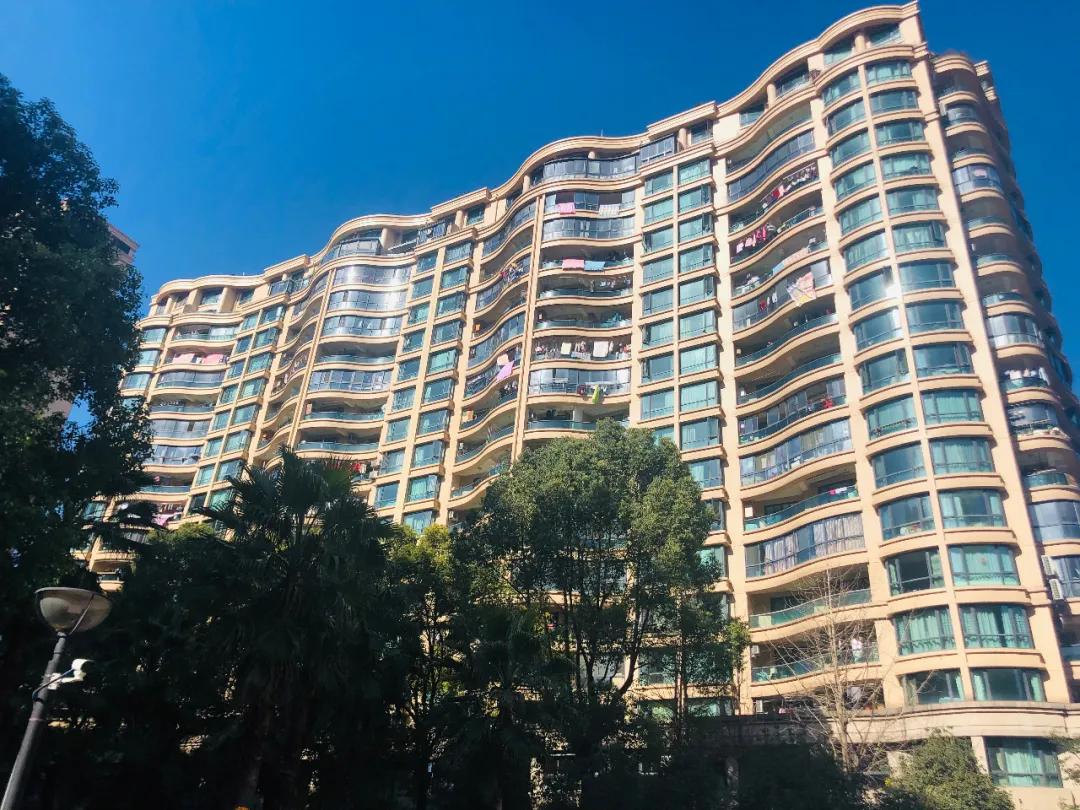 落寞！曾风靡杭州的“国际滨”一线江景房，如今许多只能卖4万+