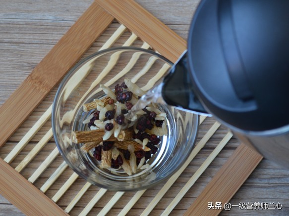 嗓子沙哑化痰喝什么茶,喉咙沙哑要炖什么喝