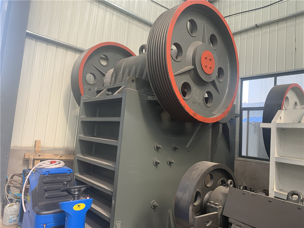 矿山破石设备视频,矿山破碎机破石头