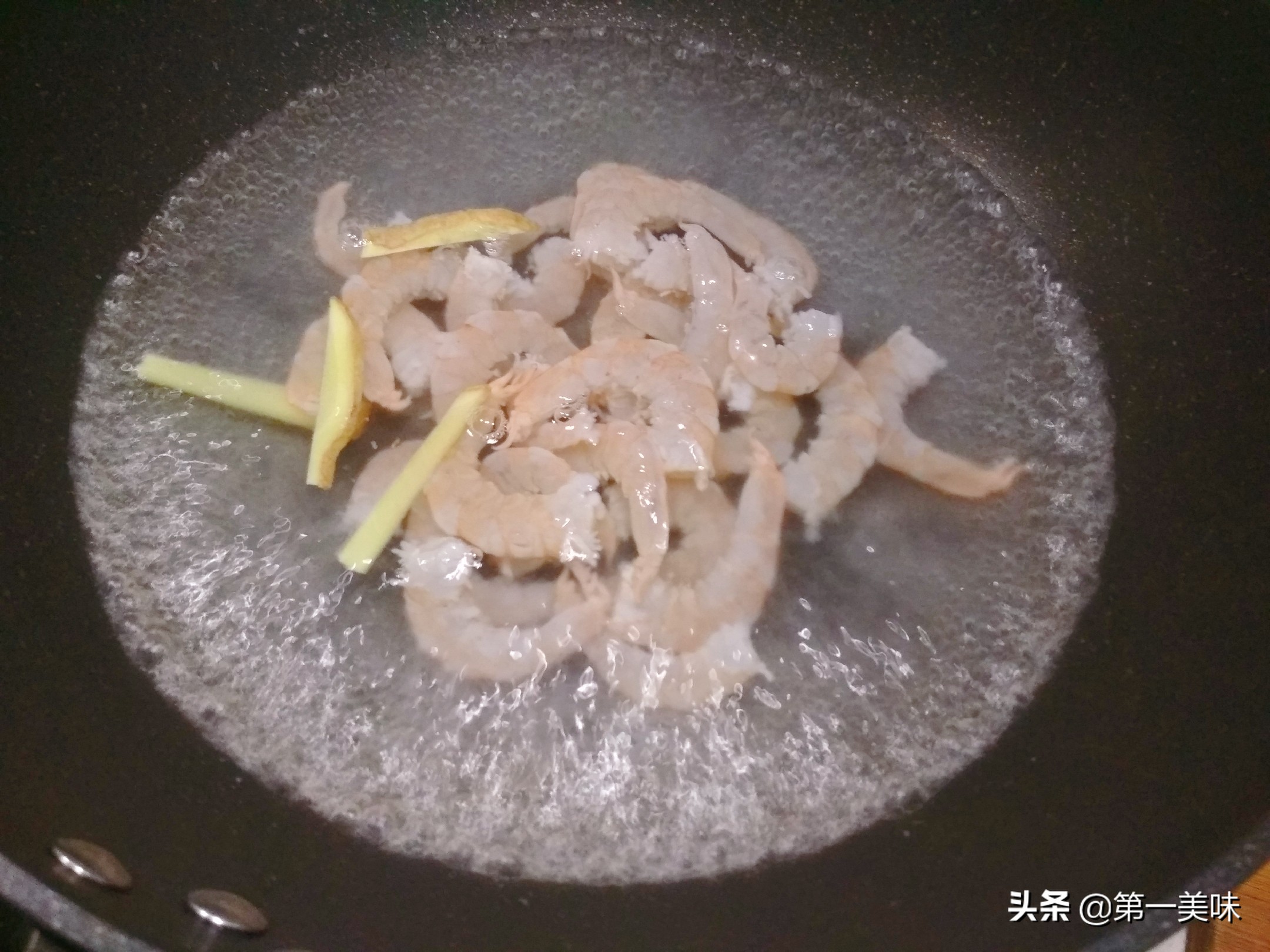 大厨教你虾仁滑蛋,滑蛋虾仁鸡蛋细嫩有诀窍