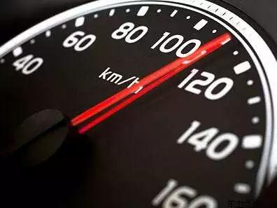 科二倒车入库车身歪了如何修正,科二倒车入库打晚了怎么修正