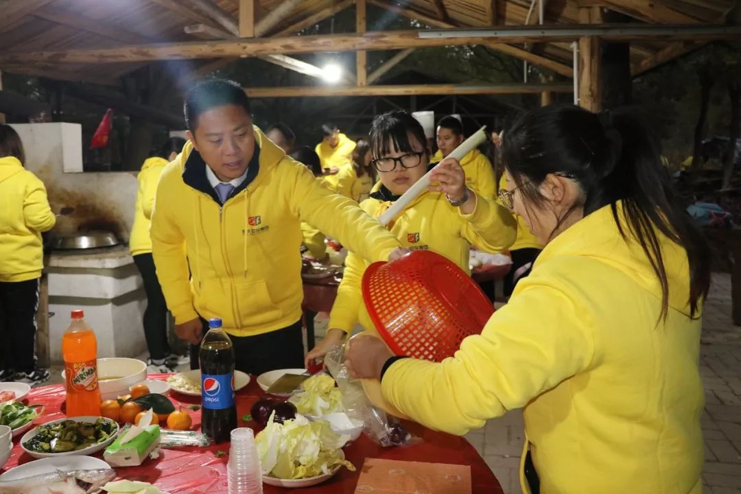 激情成就梦想汗水铸就成功,激情成就梦想团队铸就辉煌前言