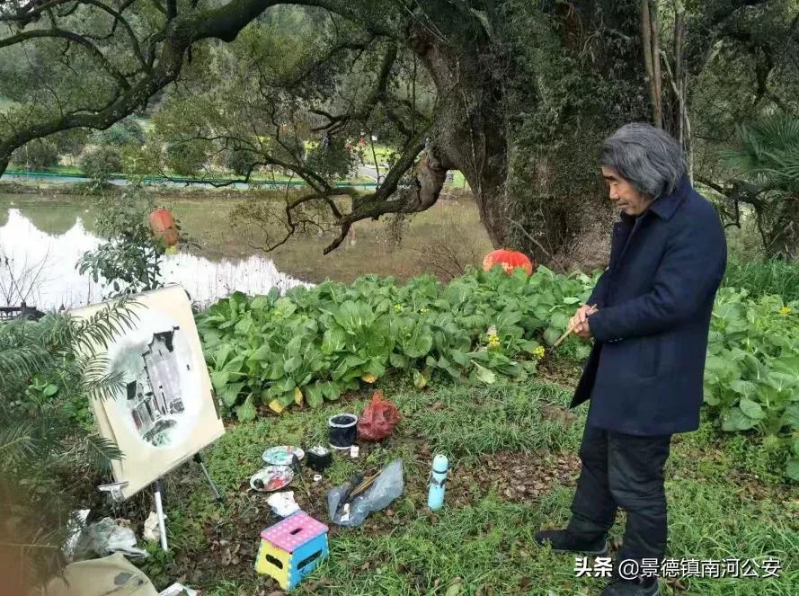 景德镇这个村里，来了一群背画夹的人