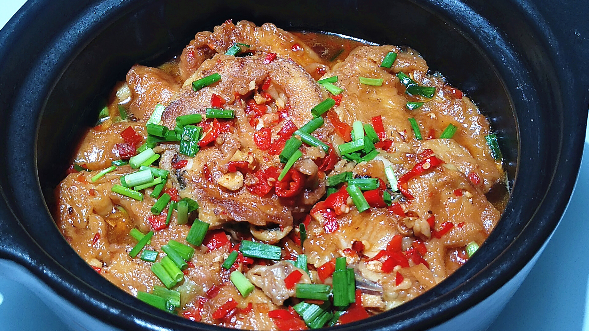 草鱼炖豆腐加什么配菜,清炖草鱼汤豆腐怎么炖好吃又简单