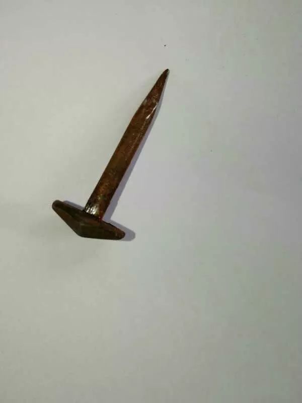 餐桌上饭菜的味道,餐桌上的金属